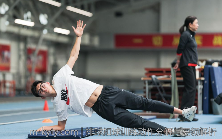 排球扣球训练动作分解与要领解析